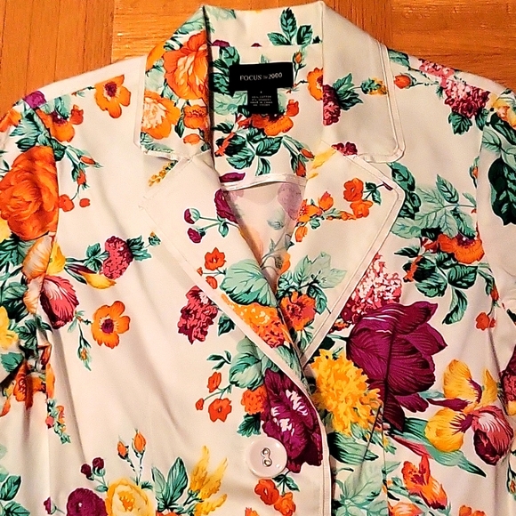 NWOT Floral Stretch Blazer in White, Burgundy, Orange, Yellow, Green, 6 - Picture 6 of 16
